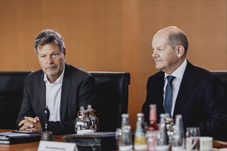 (R-L) Olaf Scholz (SPD), Federal Chancellor, and Robert Habeck (Buendnis 90 Die Gruenen), Federal