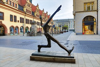 Bronze sculpture entitled The century Step by Wolfgang Mattheuer in front of the Naschmarkt