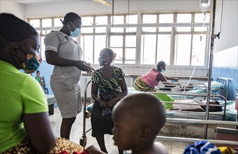 Nurse advises mother with young patient at Princess Christian Hospital in Sierra Leone