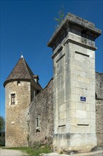 Ramparts and tower of Avallon city