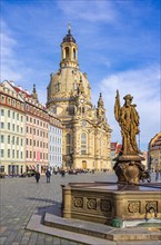 View of the Church of Our Lady and the Fountain of Peace with a view over the Neumarkt seen from the Juedenhof