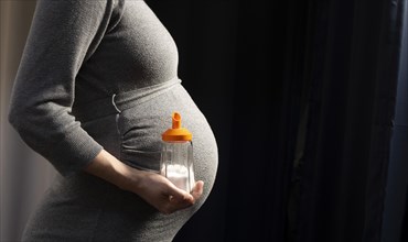 Pregnant woman with sugar sprinkler