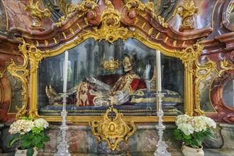 Side altar with the relic of St. Bonifacius