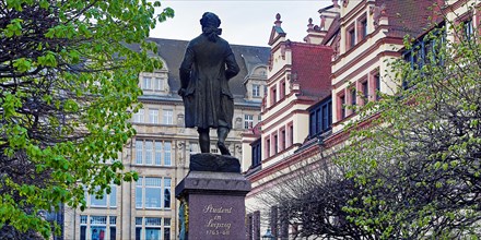 Bronze statue of Goethe by Carl Seffner on the Naschmarkt