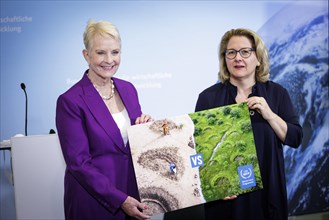(R-L) Svenja Schulze, Federal Minister for Economic Cooperation and Development, and Cindy McCain,