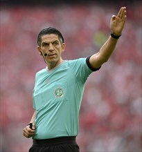 Referee Deniz Aytekin