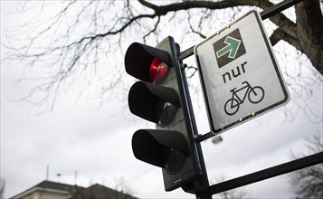 Right turn green arrow for cyclists in Bonn