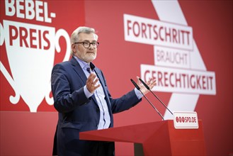 Making progress out of change. A discussion on the occasion of the 160th birthday of the SPD with the award of the August Bebel Prize to Franz Muentefering. Here: Dietmar Nietan