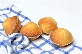 Several muffins on kitchen towel