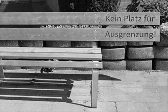 Bench with inscription Kein Platz für Ausgrenzung