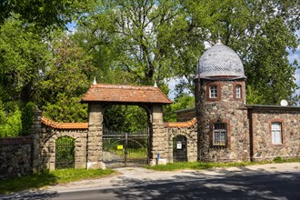 Gate to Schenkendorf Castle Park