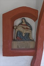 Figure of the Pietà from 1686 in a niche in the wall