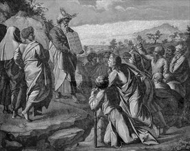 Moses shows the people the tablets of the law