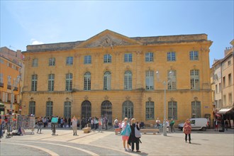 Bibliothèque de la Halle aux grains and former granary