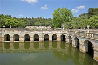 Jardins de la Fontaine with pond and archways