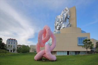 Parc des Ateliers and modern building Tour Luma 56m high by the architect Frank Gehry 2021 and sculpture Krauses Gekröse by Franz West
