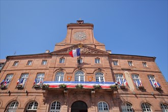 Hôtel de Ville with French national flag and view upwards