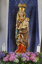 Madonna figure with crown