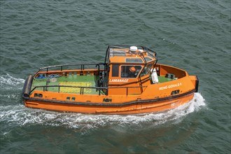 Tugboat of the Société Coopérative des Lamaneurs Du Port de Dunkerque