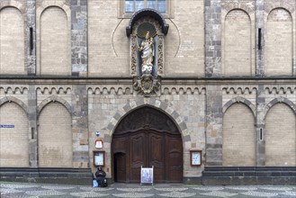 The main portal with the niche figure of Mary on the west façade of the Church of Our Dear Lady