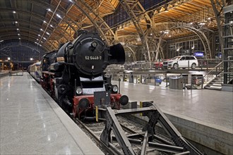 Steam locomotive on museum track 24 as a visual separation from the car parking spaces in the main station