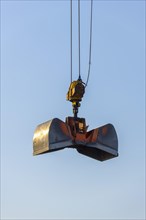 Clamshell bucket of a construction crane