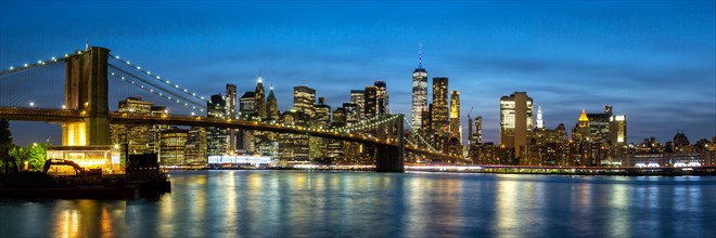 New York City skyline of Manhattan panorama with Brooklyn Bridge and World Trade Center skyscraper at night in New York