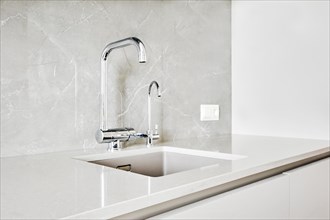 Double sink and water tap for filtered water