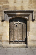 Old wooden door in the old town of Oxford