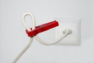 Save on energy with a clothes peg on a electric cable