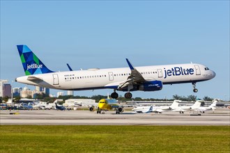 A jetBlue Airways Airbus A321 aircraft with registration N986JB at Fort Lauderdale Airport