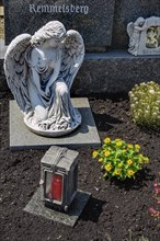 Grave with angel