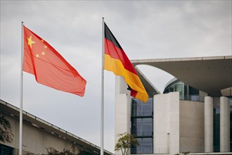 The Chinese and German national flags wave in the wind in front of the Federal Chancellery in Berlin. 19.06.2023.