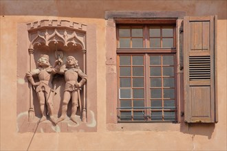 Two knight figures with sword on the wall of the Ancienna Dovane restaurant