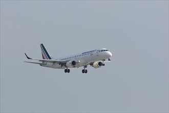Passenger aircraft Embraer 190 of the airline Airfrance on approach to Hamburg Airport