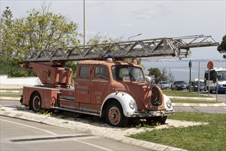 Historic fire engine of the Bombeiros Voluntarios