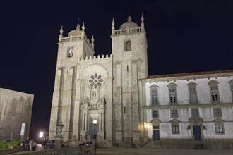 Se do Porto Cathedral by night