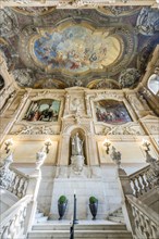 Staircase with sculptures of great Savoyards and glorifying ceiling fresco