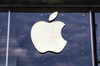 Apple logo on a shop in Hamburg