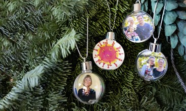 Picture of a coronavirus and a family as Christmas tree decorations.