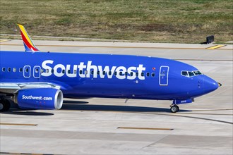 A Southwest Airlines Boeing 737-800 aircraft with registration N8552Z at Dallas Love Field