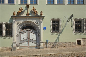 Portal with palms and figures from the historic house to the palm tree