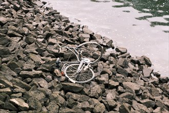 Broken bike on the Weser