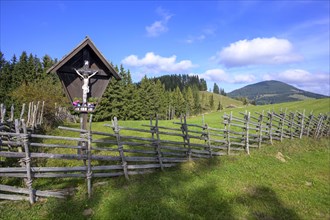 Gerlerkogel cross and wooden fence