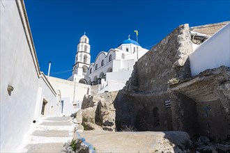 Whitewashed architecture in Pyrgos