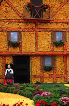 Replica of a half-timbered house with lemons and oranges in the Bioves Gardens