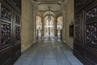 Entrance and interior courtyard