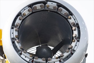 Nozzles on the inner rim of a propeller gun