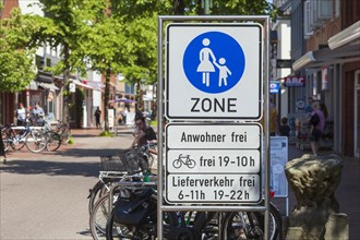 Sign pedestrian zone
