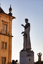 Statue with tourists